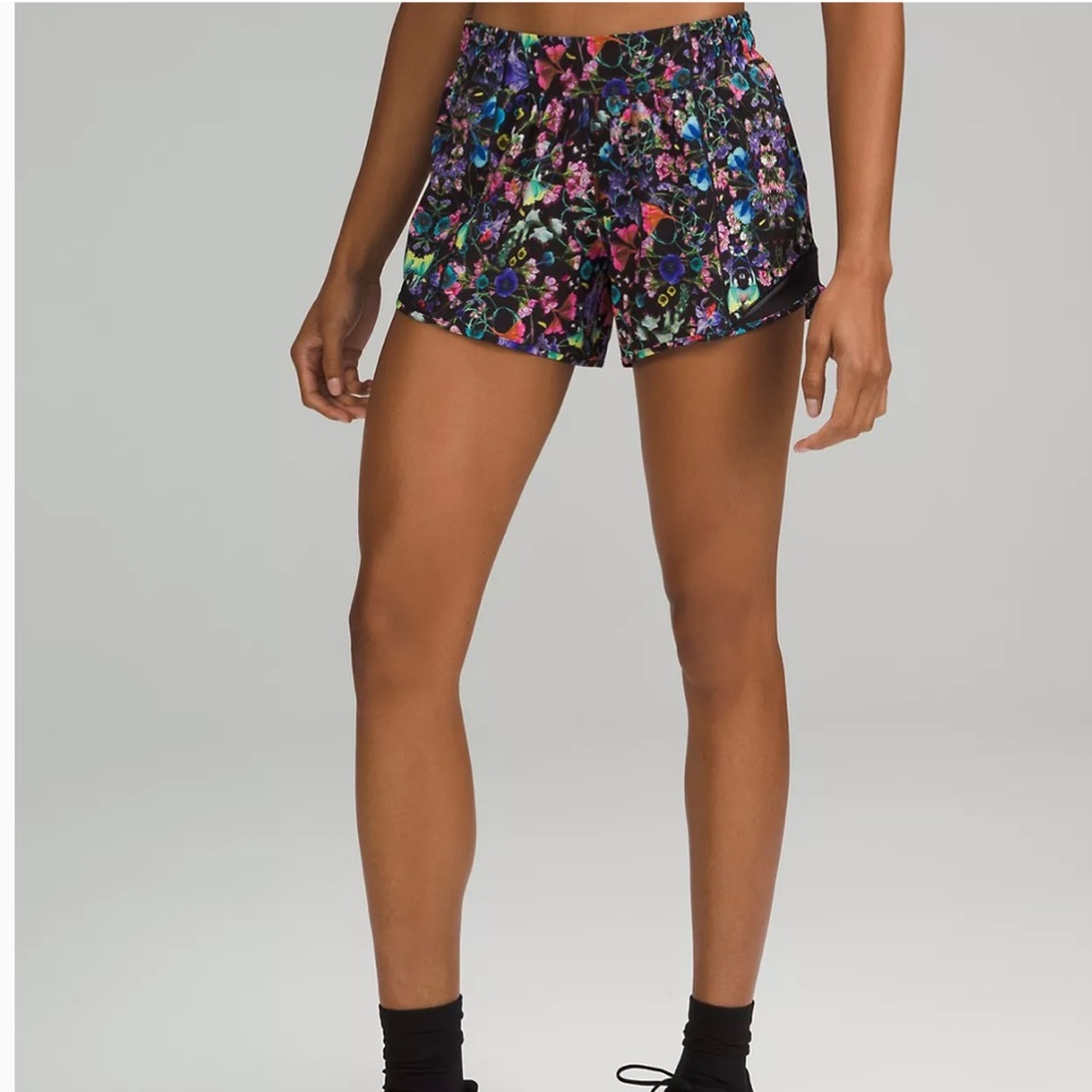 Lululemon Hotty Hot LR Shorts 4” Lined Flowerscope/Black Multi